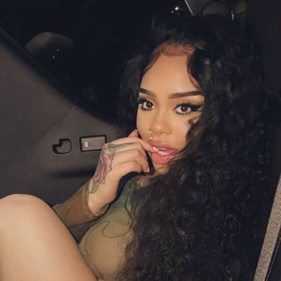 therealamormona's profile picture. 