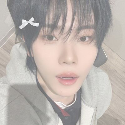 bluoflioncourt's profile picture. 𐔌՞. .՞𐦯 kpop, anime, rock, ler, cinnamoroll, gatinhos, azul, jogos, colecionar e vampirismo = 𖹭.ᐟ | p1h one pact atz cye. multistan ☽︎☾︎ conta pessoal. nb