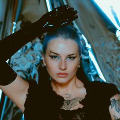 tessiconic's profile picture. chronic oversharer • photographer diva