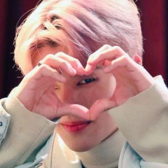 tttyuns's profile picture. your eyes are pretty like a deer, my princess