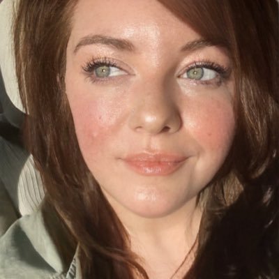 Bee__witched's profile picture. Momisan | Max Verstappen Stan account | Your Radicalized Twitter girlfriend | 🍂Autumn Enthusiast 🍂| Oversharing since 2008