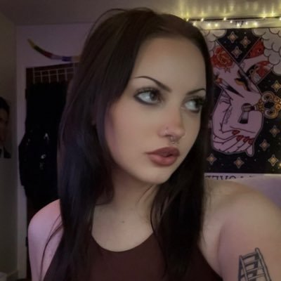 lnternetThot's profile picture. official dumb bitch account, professional tweeter then deleter