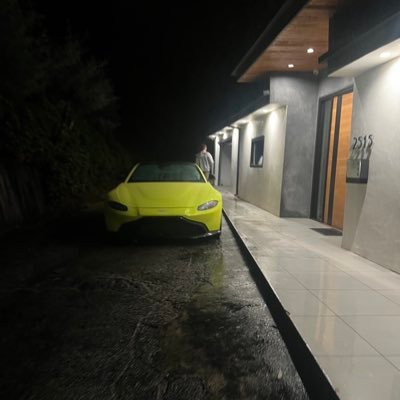 EnvySHEESH's profile picture. 🇦🇱