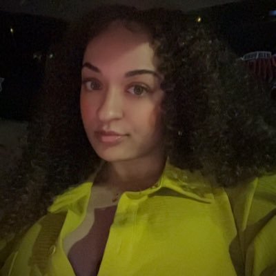 Rose21Savage's profile picture. Just trynna make it 🌷🦋