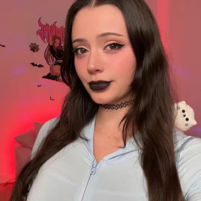 athenakamii's profile picture. 🖤 here to make you happy 🤭