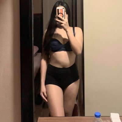 whyuna444's profile picture. dtf