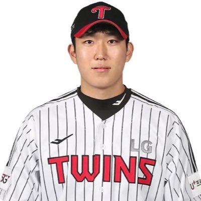 lanjokk's profile picture. 쟤네 곰이야 얌전히 먹고 있는 것처럼 보여도 발톱있고 성깔있음 지금 순위 떨어지고 얌전한거지