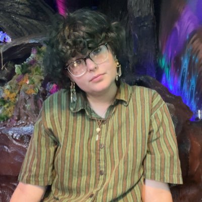 Screamingtweets's profile picture. ✧*:✧I love music✧: *✧ Link is like a carrd