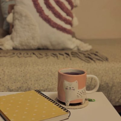 aksoyaseminn's profile picture. ❝Çölden geçmek, Leylâ’ya ermek içindir.❞ Klasik Türk Edebiyatı 🔎 Uluslararası Öğrencilere Türkçe Öğretimi 🇹🇷