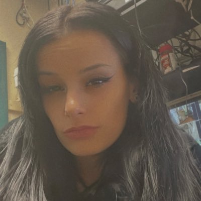 forthesapphics's profile picture. perdutamente innamorato di donne più grandi