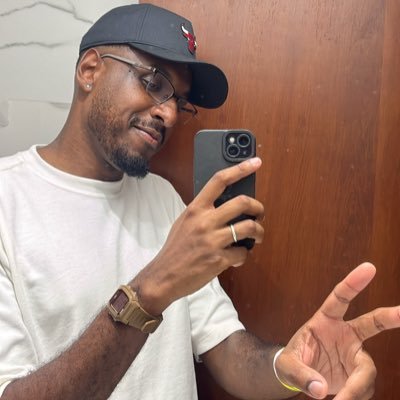 oalvesgustavo's profile picture. Os circuitos de consagração social serão tão mais eficazes quanto maior a distância do objeto consagrado