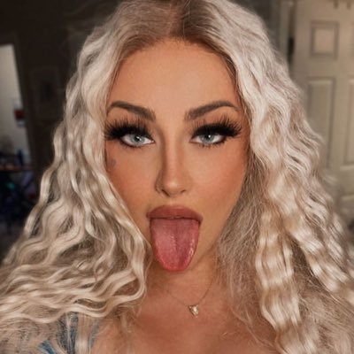 DaniiDivinity's profile picture. Mediterranean succubus 🩵 nursing student 🤓 fetish dealer🪽$25 initial 💳 https://t.co/wRLMjzejpZ