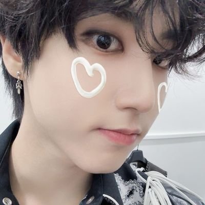 7misto's profile picture. 一h               𖹭               dont ask what are we