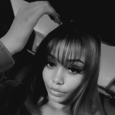 Charzzzz_'s profile picture. • Beauty, Hair, 💅 Lifestyle and Travel. ✈️ • No DM’s 📵 • @KaizerChiefs fan 💛🖤#Amakhosi4Life ✌🏽