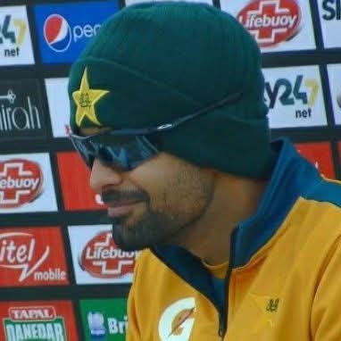 eexhv5's profile picture. I could’ve left but then there’s @babarazam258                 to defend, to stand, to believe.
                                              was @MajidFiftysix