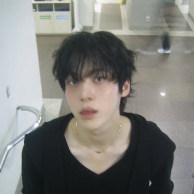 outofmell's profile picture. sou um monstro ou isto é ser uma pessoa?