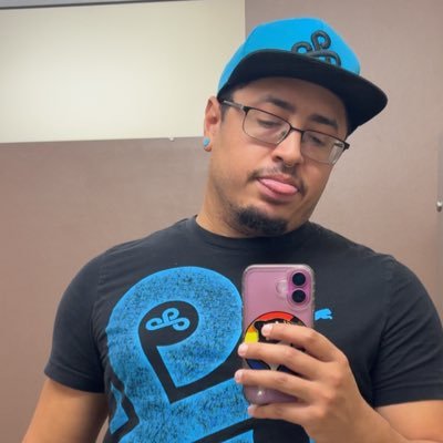 AVersGaymer's profile picture. Just love to post myself online. Kinkster, leather lover, just an enjoyer of men.