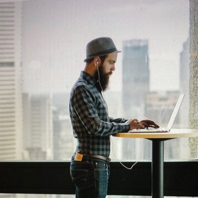 ropesandhopes's profile picture. Branding Expert helping tech startups create memorable branding to easily convince their partners and investors 💎