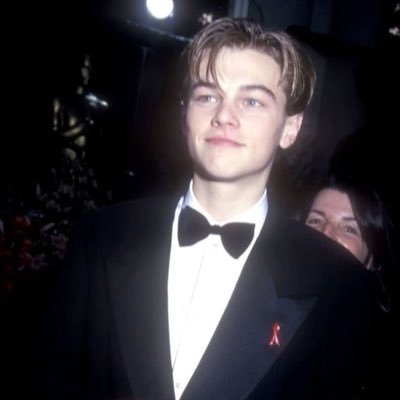 sohel_tweets's profile picture. professional graphologist | Analyzes handwriting for personalities | I post random thoughts on my feed coz can’t explain