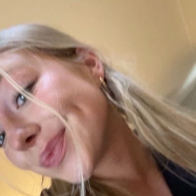 iamzirrb_'s profile picture. GOD WILL PROVIDE 💙 I’m a massage therapist I work for a company but for now I do home services