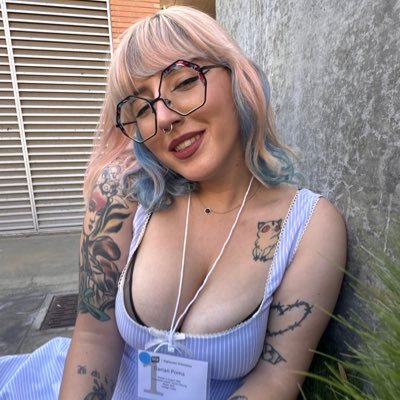 findomdari's profile picture. i want to take over your entire life. $25 to accept your follow request.