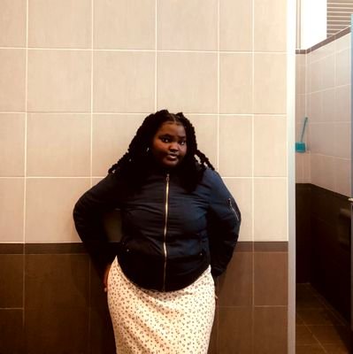 iya__loo's profile picture. 