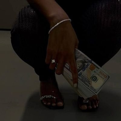 empress_sther's profile picture. Just Me 🖤🥂