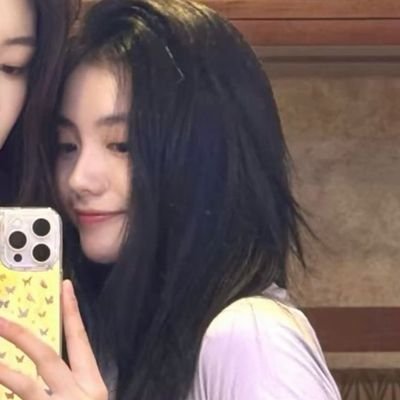 sshaxin's profile picture. weirdo