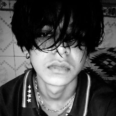 yasinqureshii's profile picture. Ironically cringe