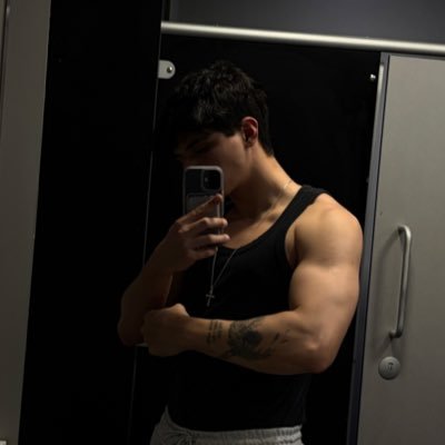 Paccaraio's profile picture. 😂