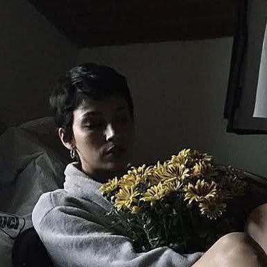 Adigewmn's profile picture. Farklı değilim ama kimseyede benzemem💙💛💍🐏👨‍👩‍👧