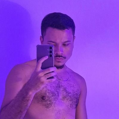 venusgangst4's profile picture. homem barrigudinho com pensamentos e expressões