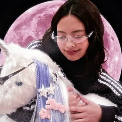 mahsdnu's profile picture. ⠀        ᯓ ࣪˖ eu i a jennie olhando                                                      ࣪                     as estrelas  ๋࣭⭑!