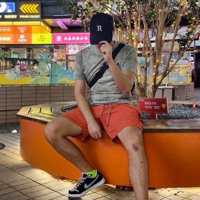 guwi384375's profile picture. 