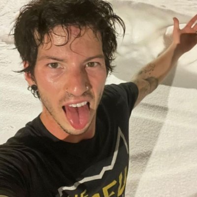 marienating's profile picture. go ahead and kill me, can't get much stronger . . . 
. . . #middlelaner! sai and trench fan. minor (15+)