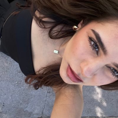 aesllehs's profile picture. hola (hate)