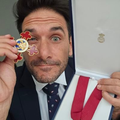 JaSantaolalla's profile picture. Ingeniero, doctor en física de partículas. Fui investigador en @CERN.
Ciencia en Youtube #DateUnVlog y autor. Canario. 
Contratacion@javiersantaolalla.es