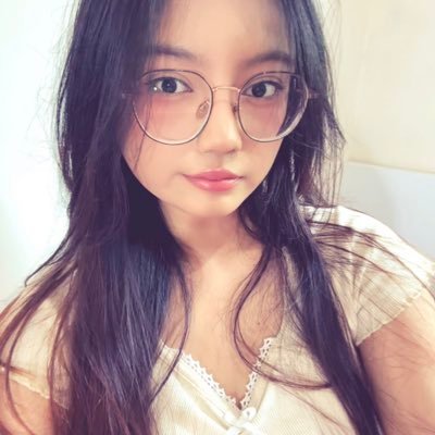 skizotenia's profile picture. 