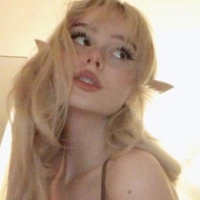 coco_899's profile picture. وجهٍ سمُوح و مبسمٍ ياخذ القلب @yay_i3 ♡