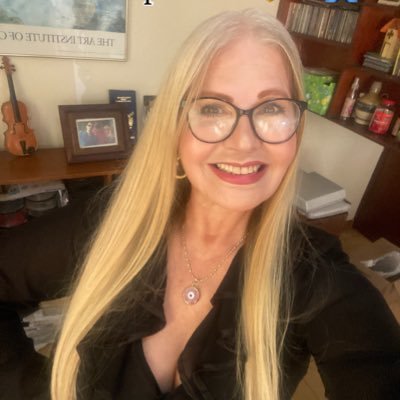 zorayabrandt's profile picture. Organizadora y productora de eventos, Catas, wedding planner,Protocolo, música. Demócrata #venezolana e Italiana 🇮🇹La vida es HOY.