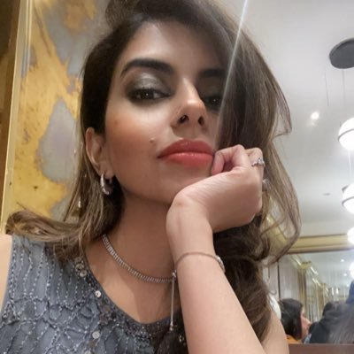 Yameiena's profile picture. me and my scalpel against the whole wide world 🔪