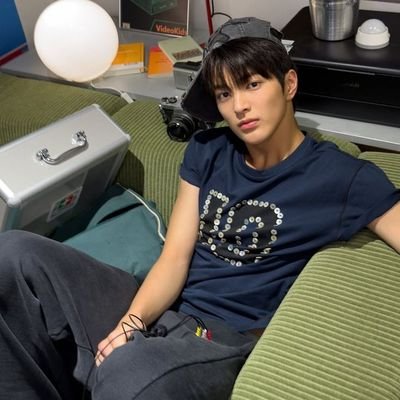 jmrious's profile picture. ͟  ⠀⠀  👞⠀⠀⠀lost in the abyss⠀         ⠻ .   ⠟ㅤ