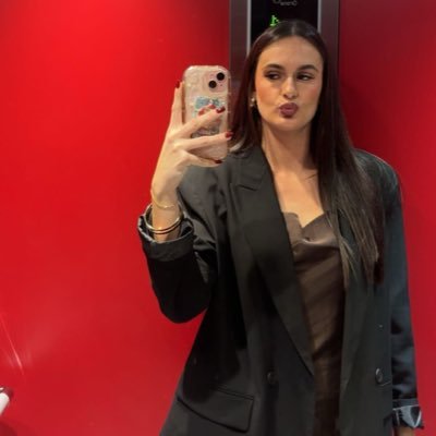 Sarahdu13800's profile picture. 