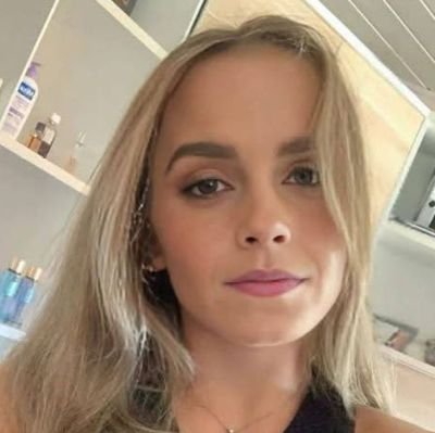 TaylorEliz13992's profile picture. 