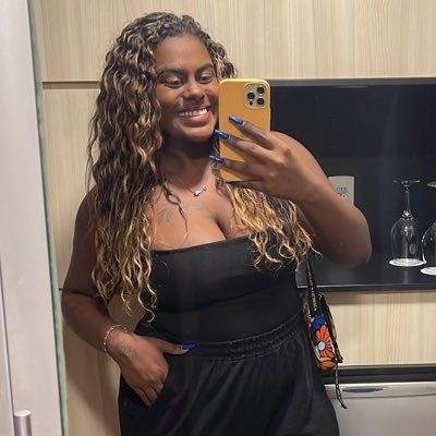 NaclaradeJesus's profile picture. do Axé.🍯✨ | Engenharia de Produção 💜 | Téc. de Segurança do Trabalho 💚 | 21y | @flamengo | @BtqMadureira