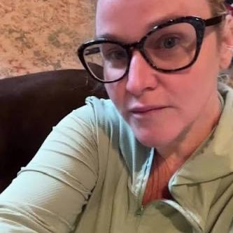 Ashleylogan442's profile picture. Relationship status: just waiting for a WIFI signal strong enough to connect me with my soul mate ☺️