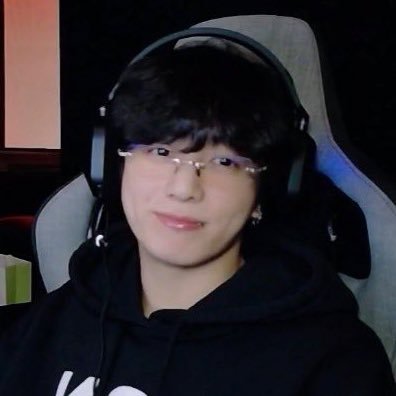 MaxyyxaM's profile picture. dentista, faz pesquisa , army, naruteira, botafoguense e tudo de mais aleatório