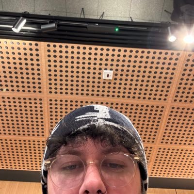 ConOfTheDements's profile picture. “No matter what anybody tells you, words and ideas can change the world.” 👀 he/him 27