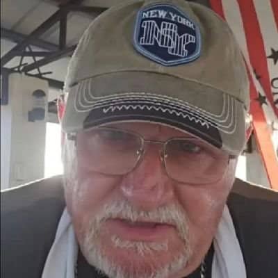 west_alex56221's profile picture. Click on my bio to text me on how to get up your QFS account as recommended 👇👇