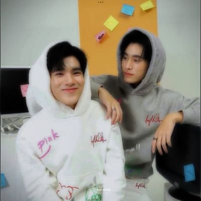 FouRth34899's profile picture. 𝐌𝐲 𝐖𝐨𝐫𝐥𝐝 𝐢𝐬 𝐆𝐞𝐦𝐢𝐧𝐢𝐅𝐨𝐮𝐫𝐭𝐡 𝐋𝐨𝐨𝐤 𝐊𝐡𝐮𝐧𝐧𝐨𝐨🪥🌻🐭🦁
𝐆𝐌𝐌𝐭𝐯 𝐢𝐬 𝐦𝐲 𝐡𝐨𝐦𝐞🏘️